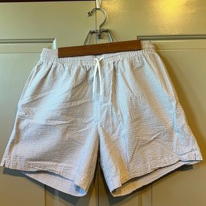 Chubbies - Large - Gray/White Seersucker Stripe Stretch Shorts w/ 5.5 inseam